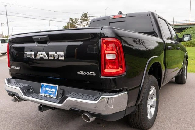 New 2027 Diamond Black Crystal Pearl-Coat Exterior Paint RAM Big Horn/Lone Star image 5