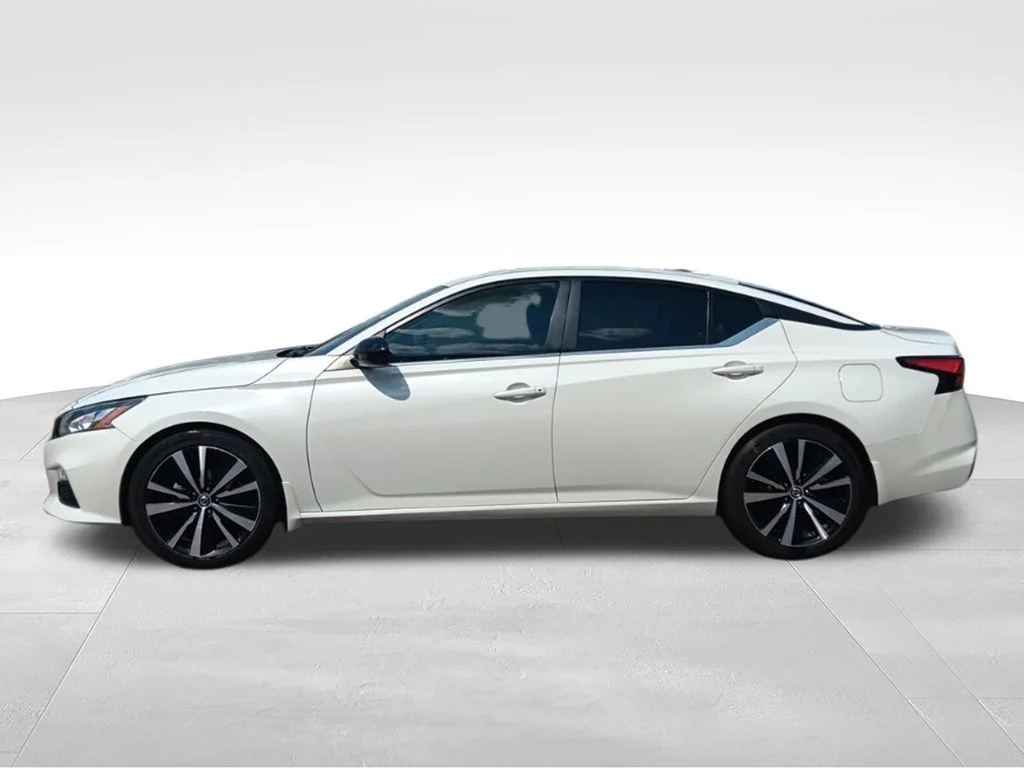 Used 2022 Pearl White Tricoat Nissan 2.5 SR image 3