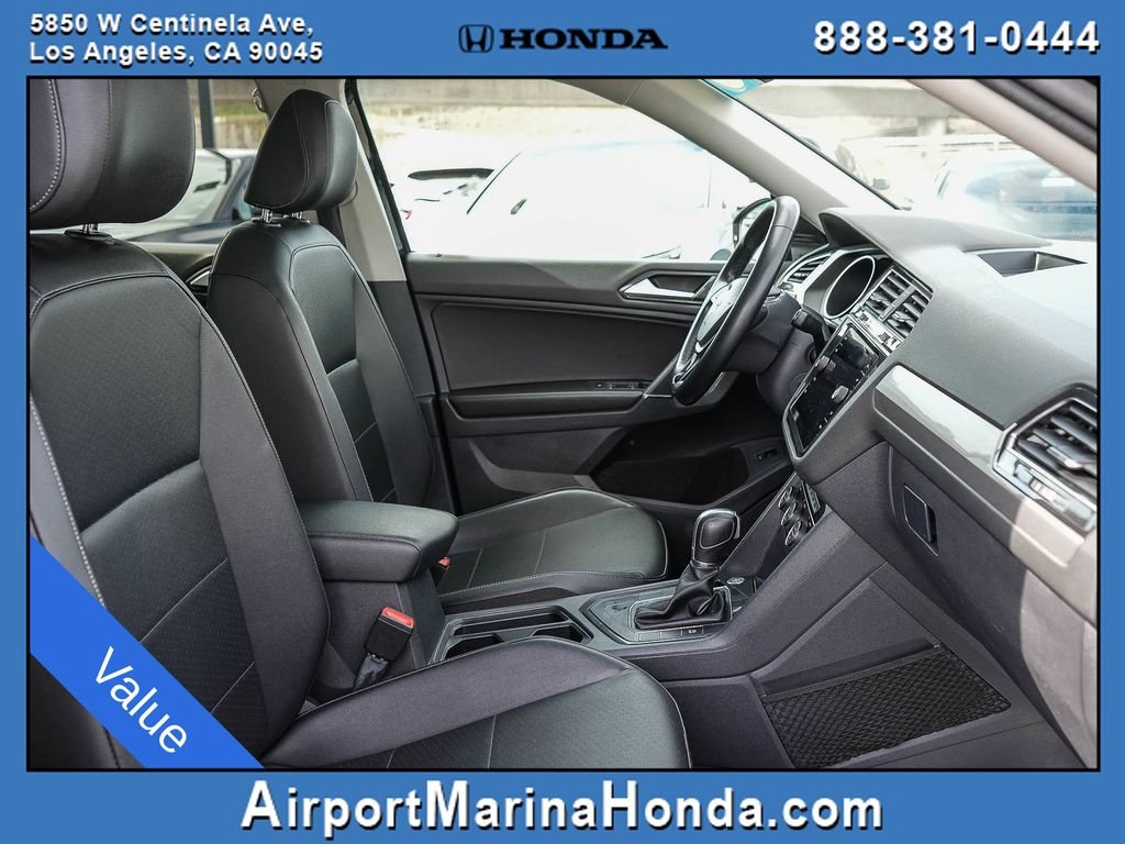 Used 2018 Pearl Metallic Volkswagen 2.0T SEL image 22