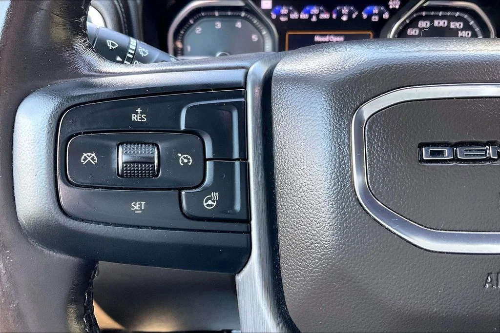 Used 2022 White Frost Tricoat GMC Denali image 18