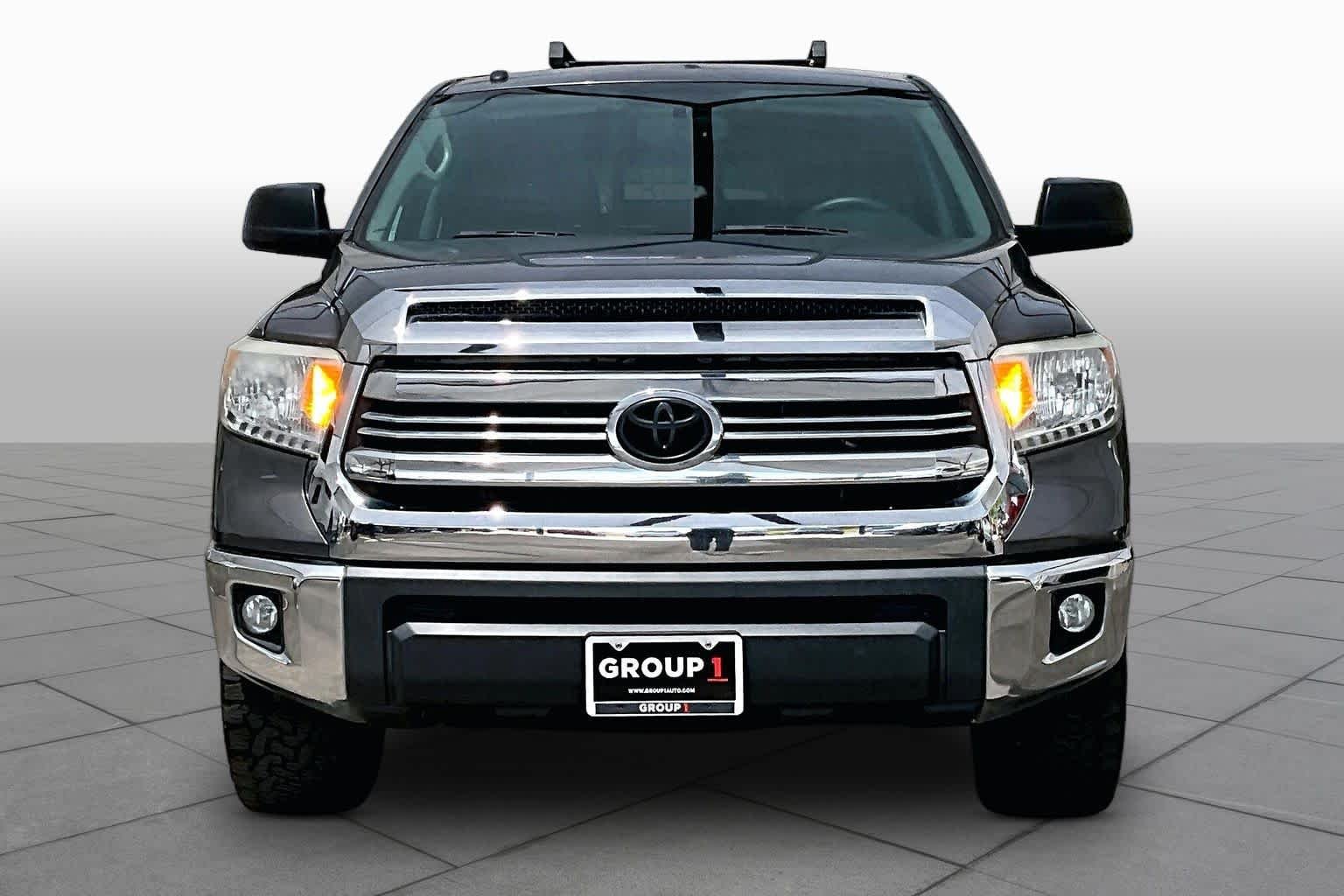 Pre-Owned 2017 Toyota Tundra SR5