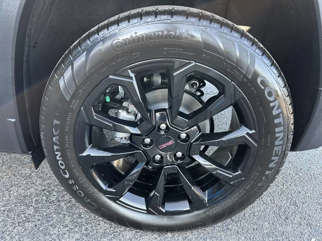 New 2027 Summit White GMC Elevation image 10