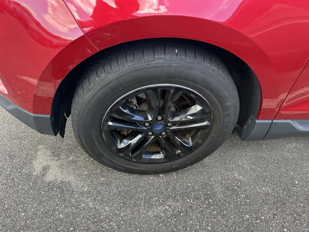 Used 2020 Red Ford SEL image 10