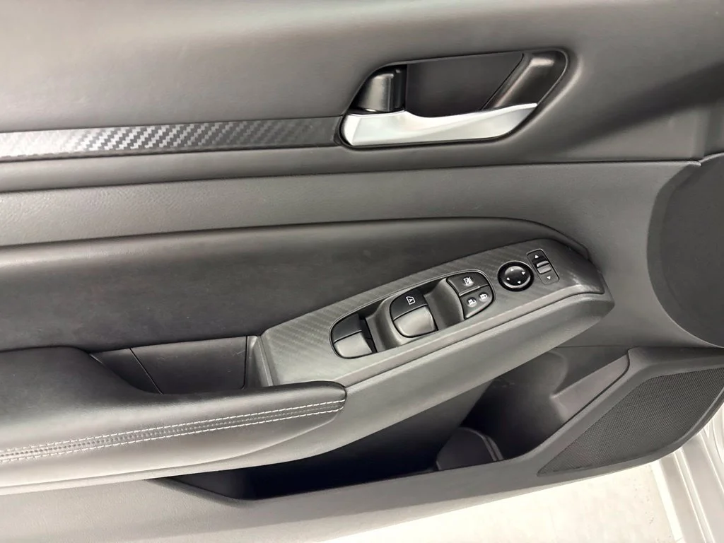Used 2024 Silver Nissan 2.5 SV image 23