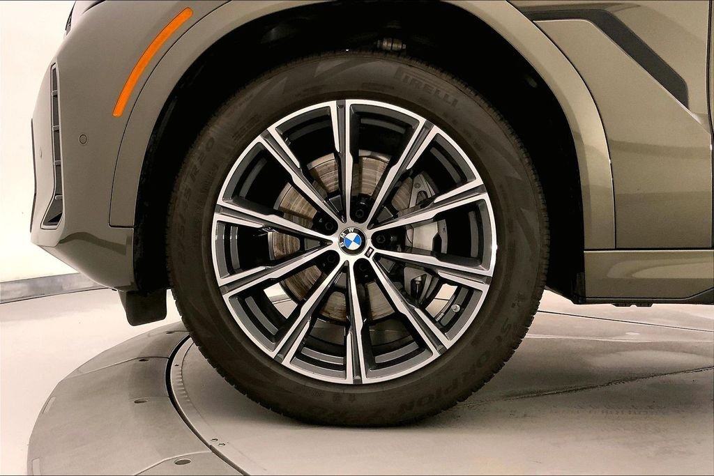 Used 2026 Manhattan Green Metallic BMW  image 8