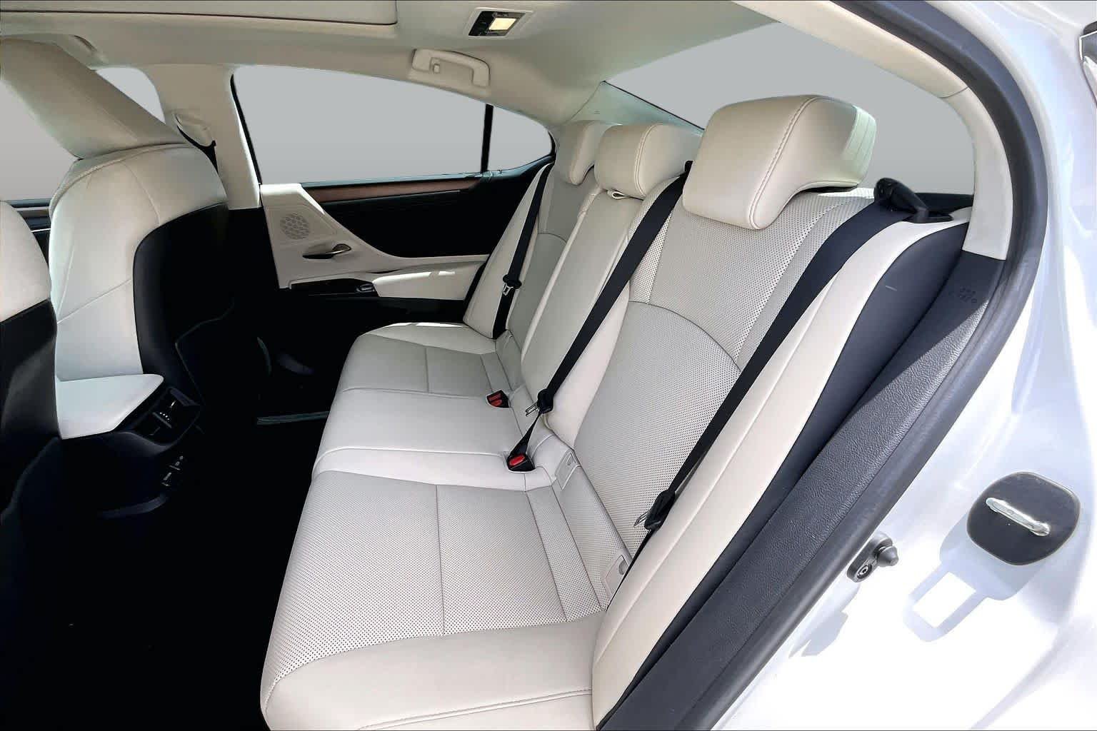 Used 2025 Eminent White Pearl Lexus  image 21
