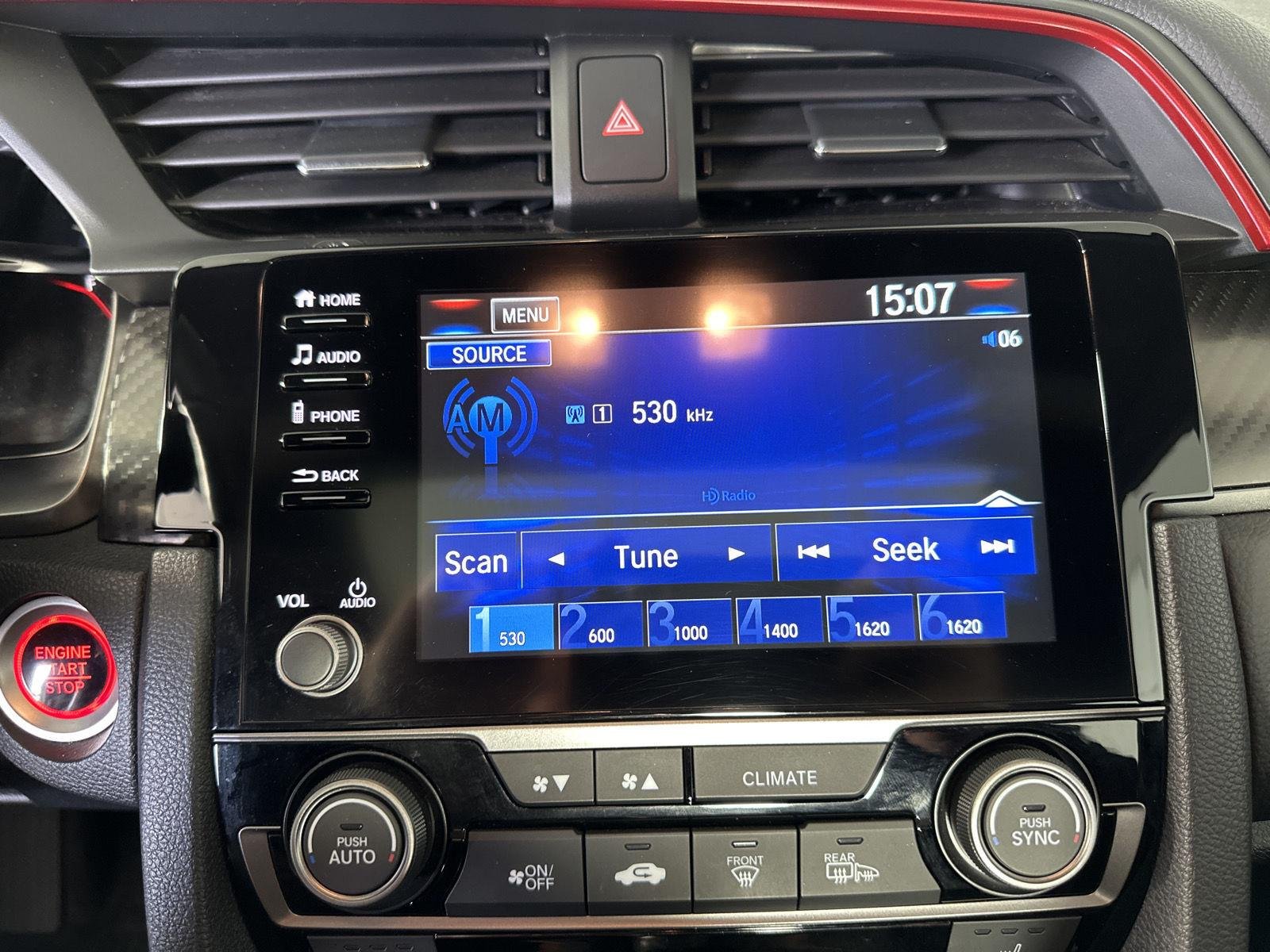 Used 2020 Platinum White Pearl Honda SI image 15