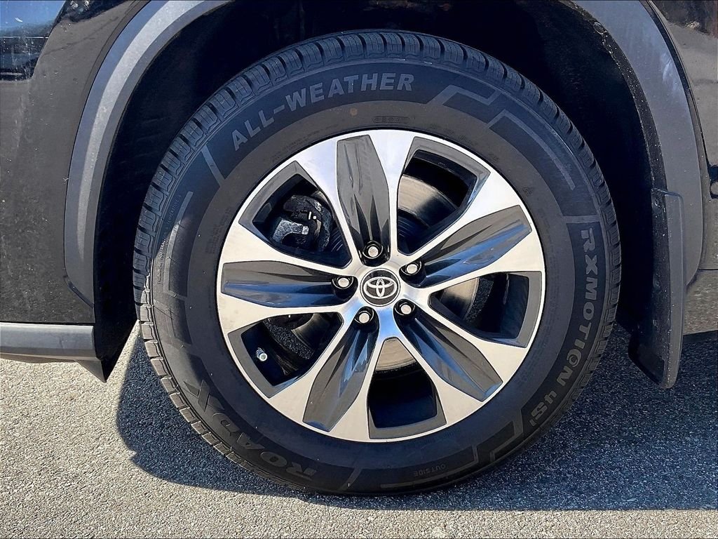 Used 2021 Black Toyota XLE image 7