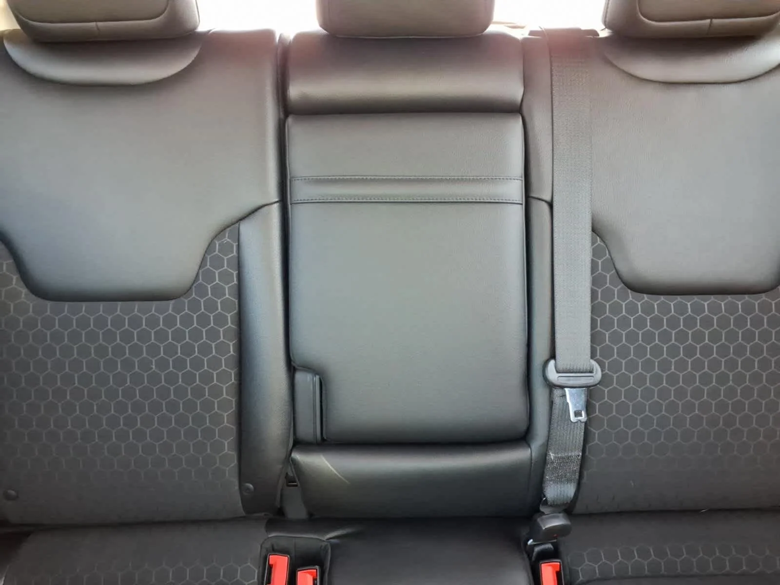 Certified Used 2018 Granite Crystal Met. Clear Coat Jeep Latitude image 19