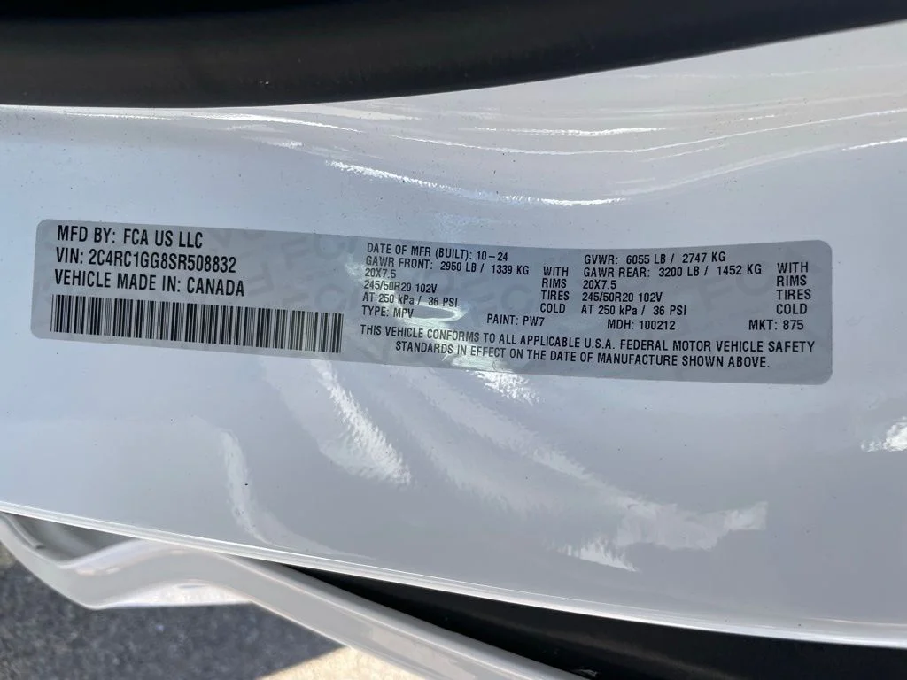 Used 2025 Bright White Clearcoat Chrysler Limited image 44