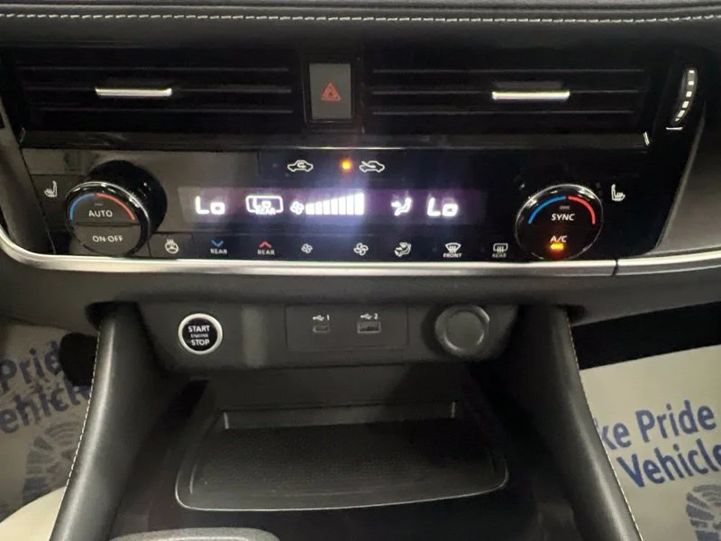 Used 2021 White Nissan SL image 30