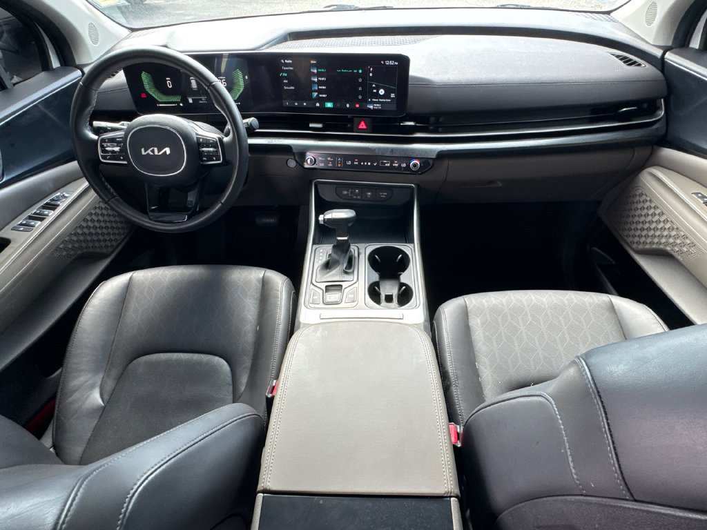 Used 2025 White Kia LXS image 20