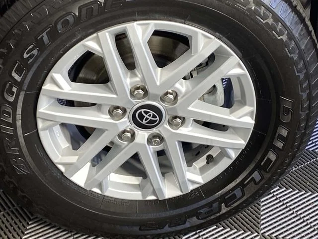 Used 2024 White Toyota SR5 image 34