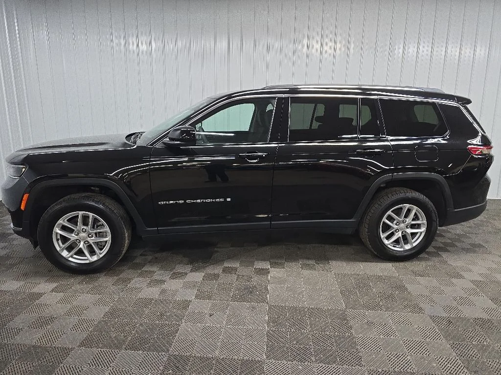 Used 2024 Black Jeep Laredo image 5