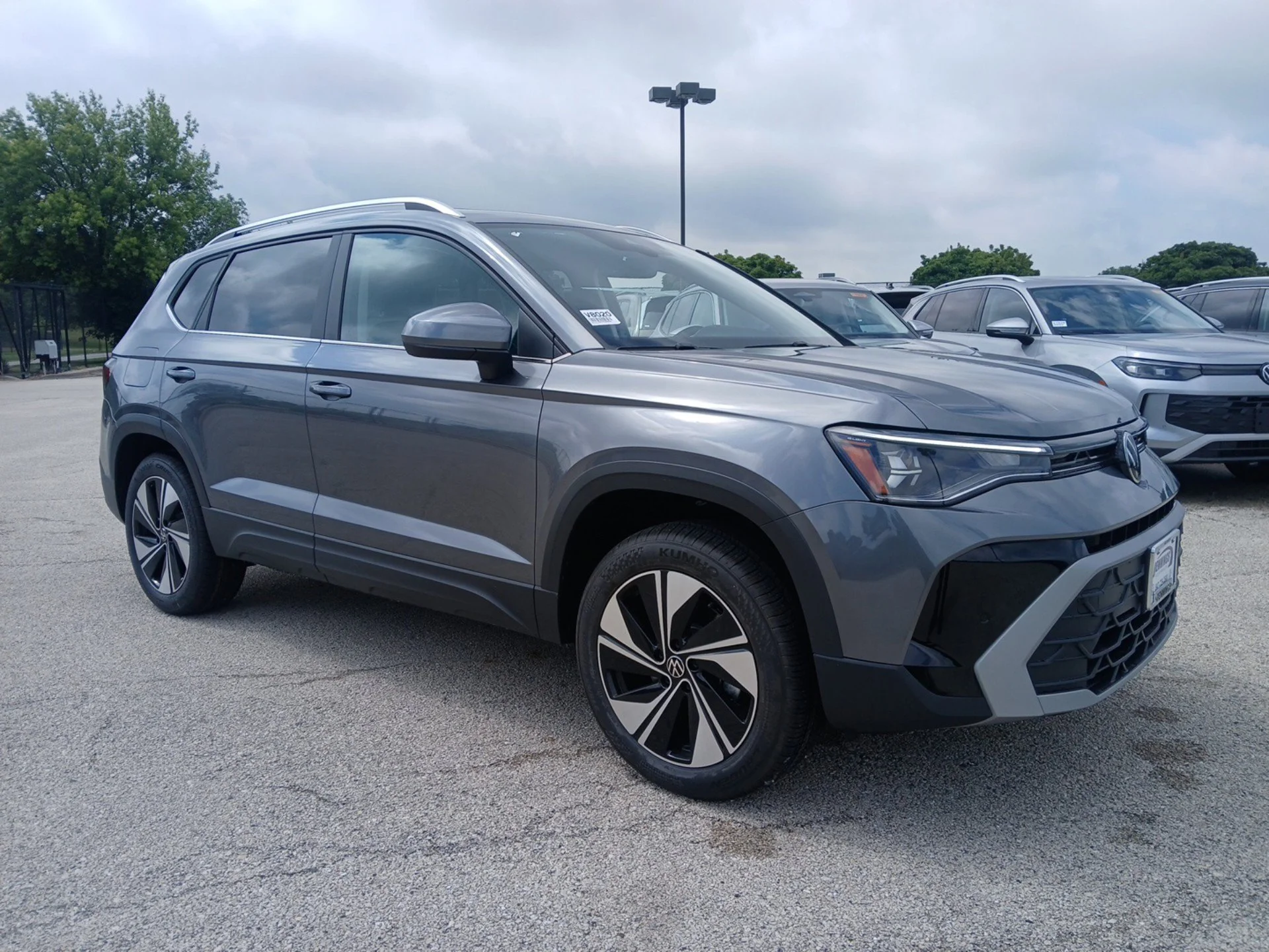 New 2026 Platinum Gray Metallic Volkswagen 1.5T SE image 2