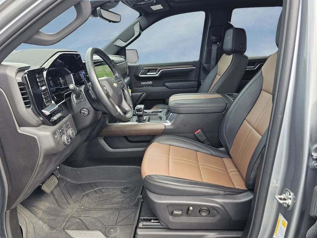 Used 2025 Sterling Gray Metallic Chevrolet High Country image 17