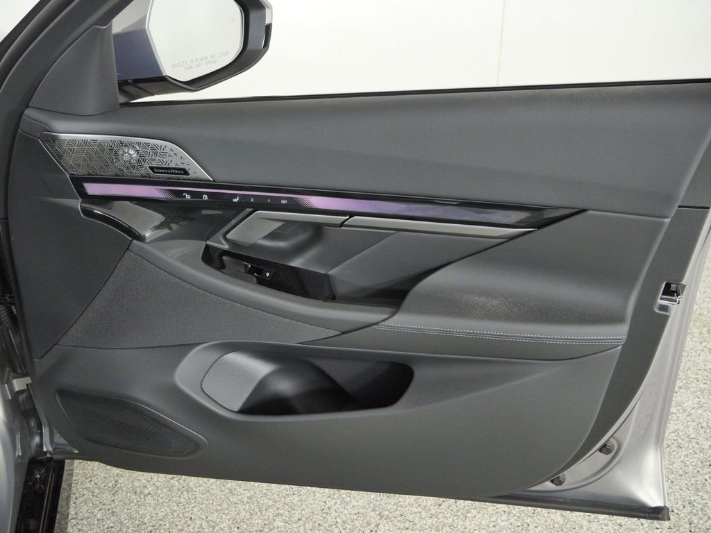 New 2027 Oxide Grey Metallic BMW 540i xDrive image 19