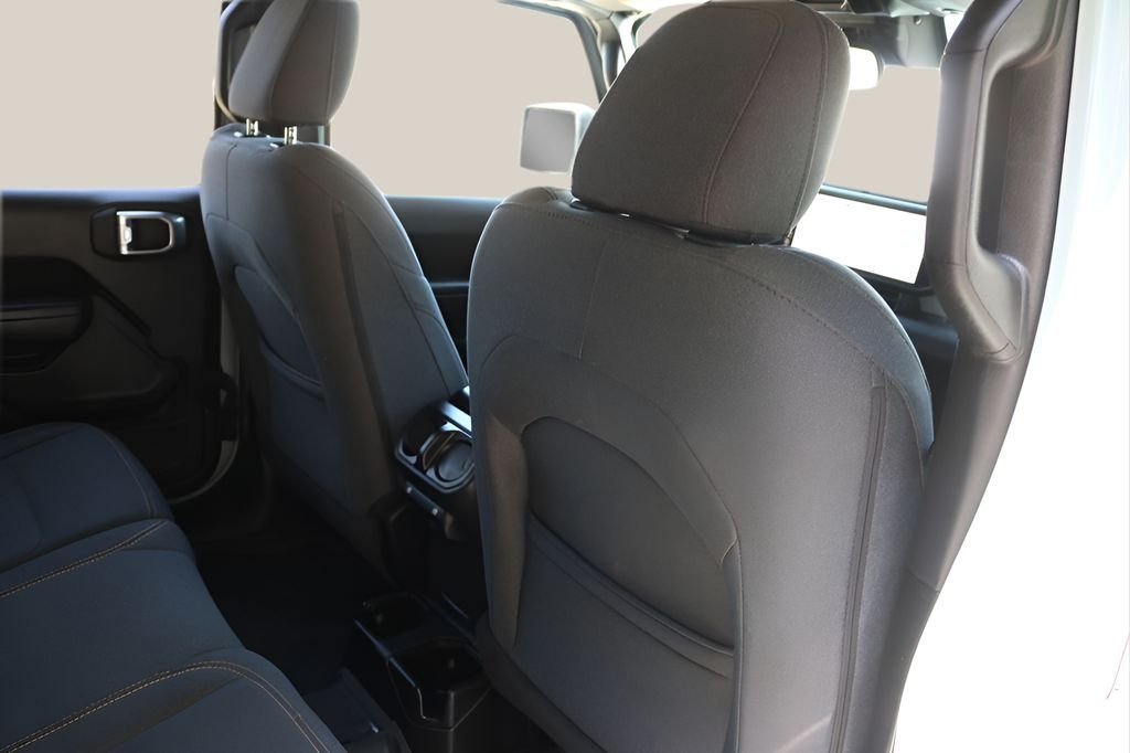 Used 2024  Jeep Sport S image 19