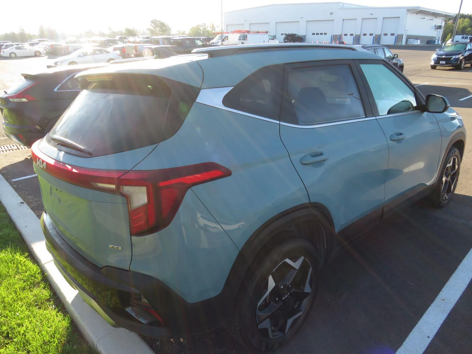 Used 2024 PLUTON BLUE KIA  image 12