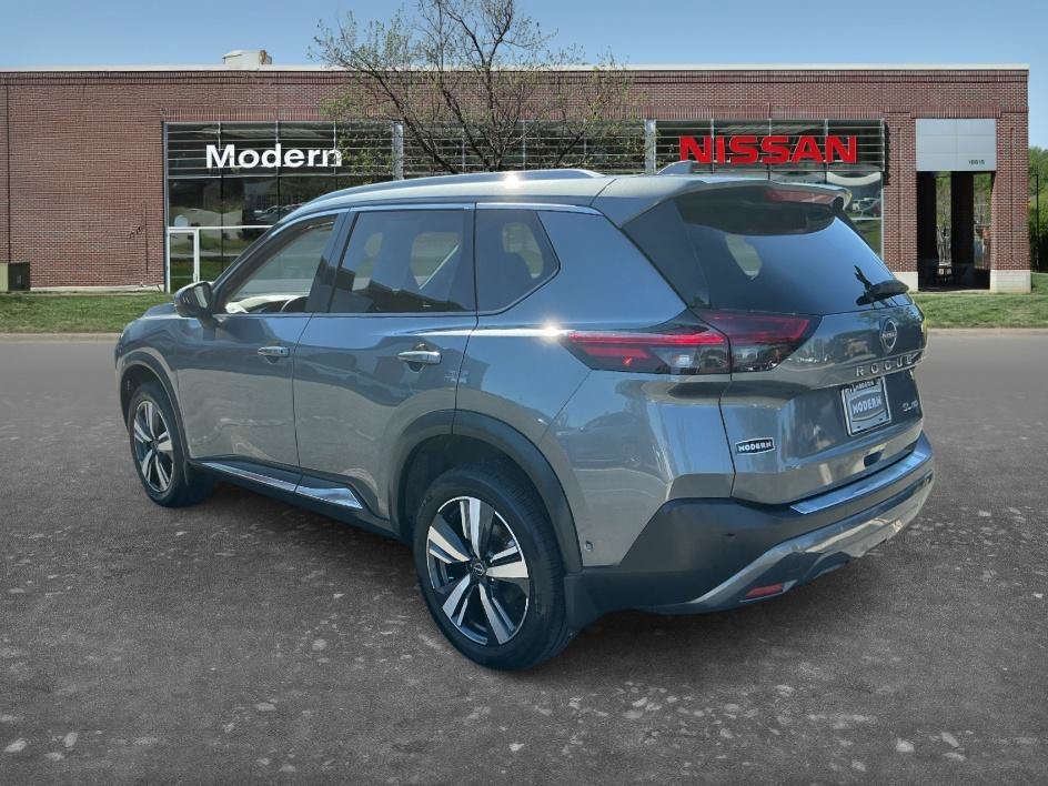 Used 2023 Gun Metallic Nissan SL image 2