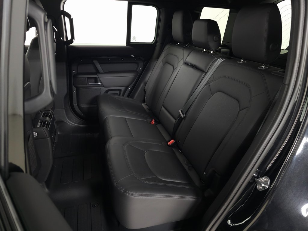 2025 LAND ROVER DEFENDER - Image 41