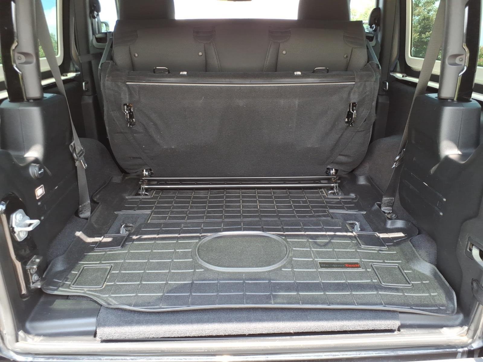 Used 2018 Black Clearcoat Jeep Sport S image 32