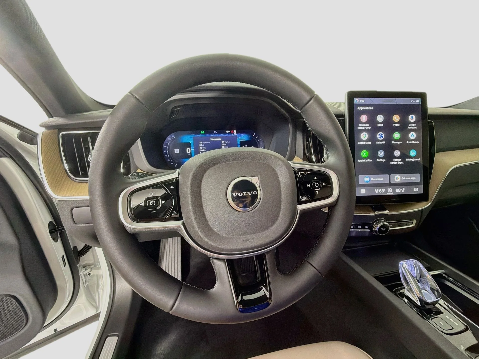 New 2026 Crystal White Volvo Plus image 12