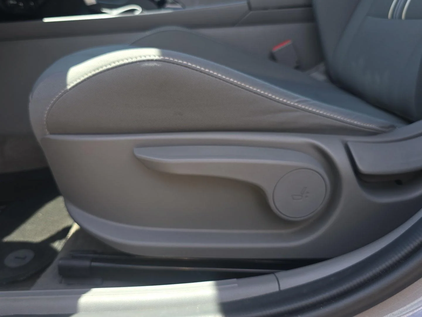 Certified Used 2023 Fluid Metal Hyundai SEL image 20