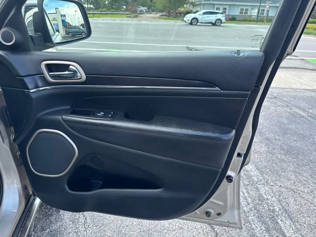 Used 2014 Beige Jeep Summit image 32