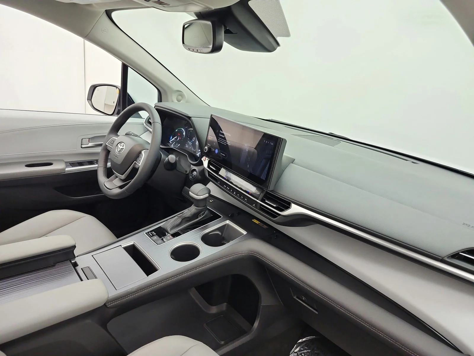 Used 2025 Wind Chill Pearl Toyota XLE AWD 7-Passenger (Natl) image 19