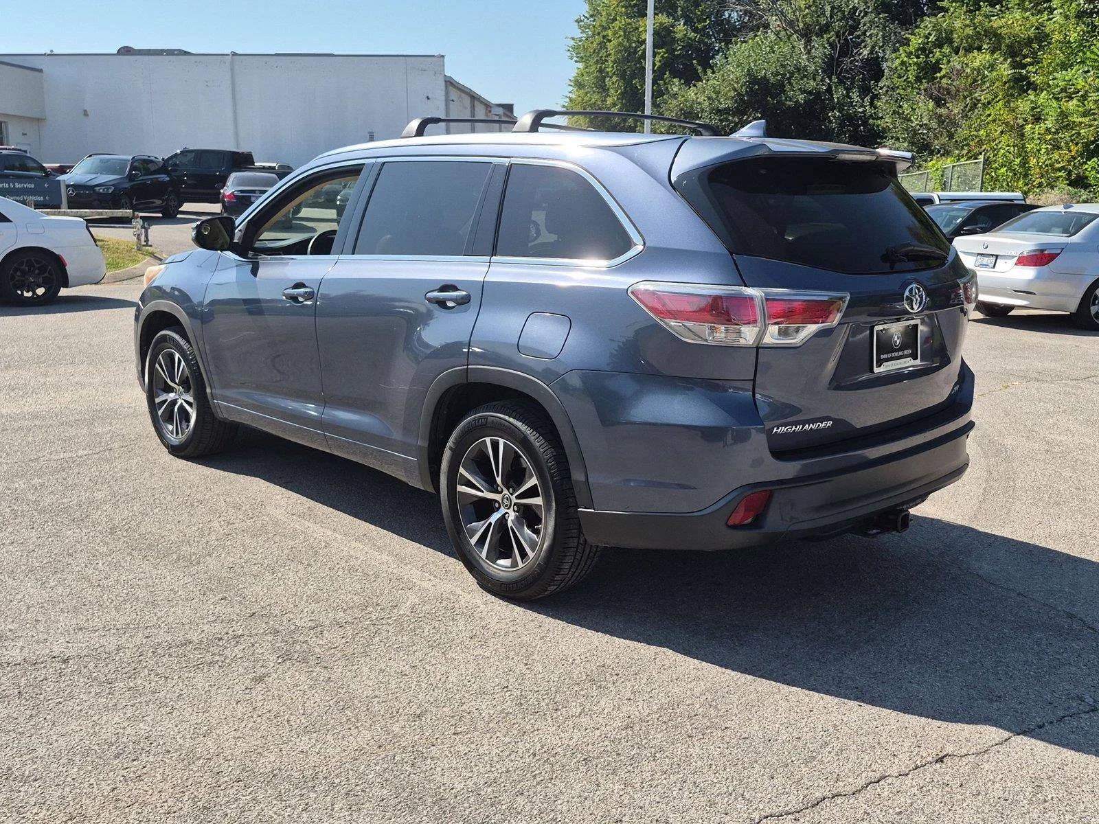 Used 2016 Shoreline Blue Pearl Toyota XLE image 3