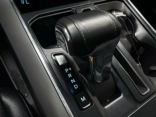 Used 2022  Ford XL image 9