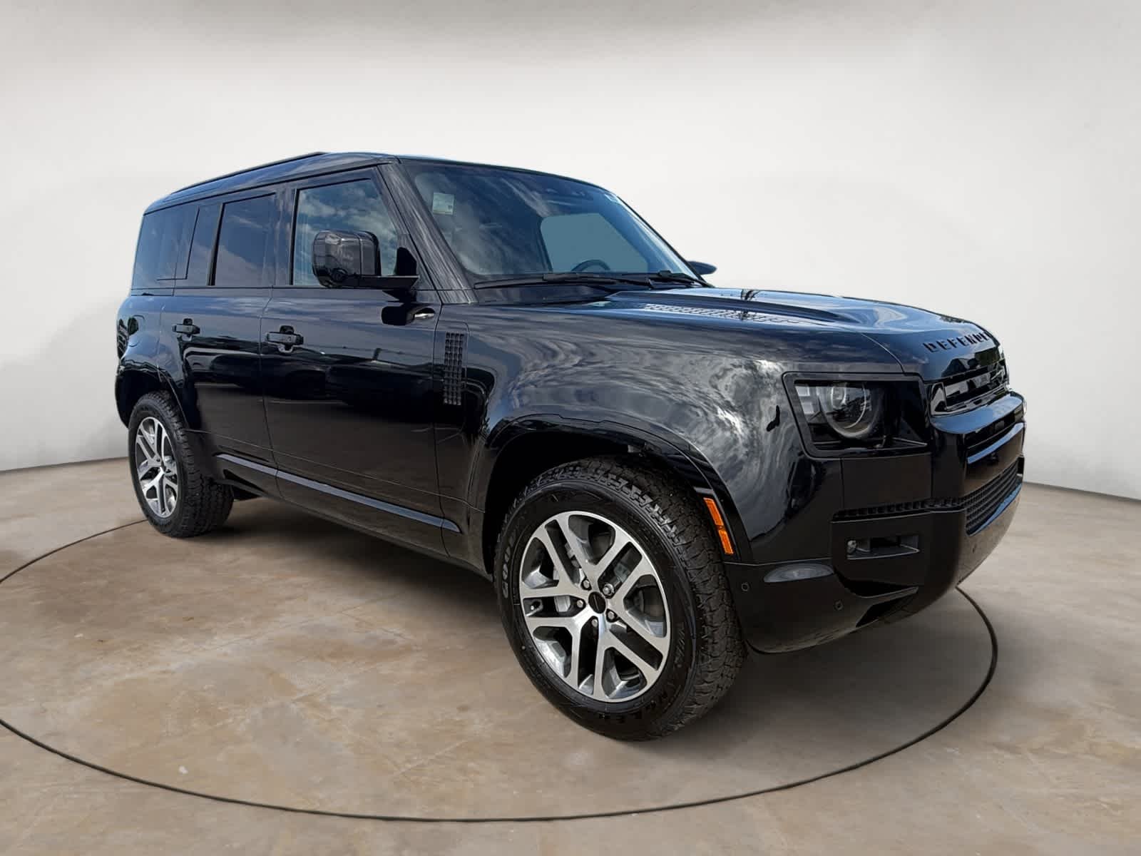 New 2026 Santorini Black Land Rover X-Dynamic SE image 7