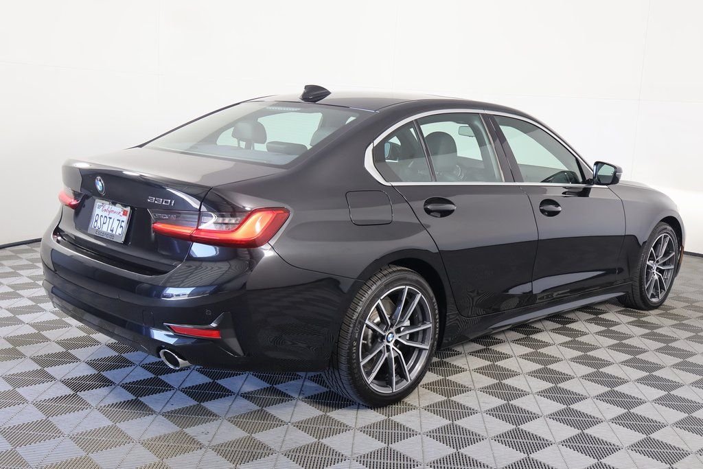 Used 2020 Black Sapphire Metallic BMW 330i image 4