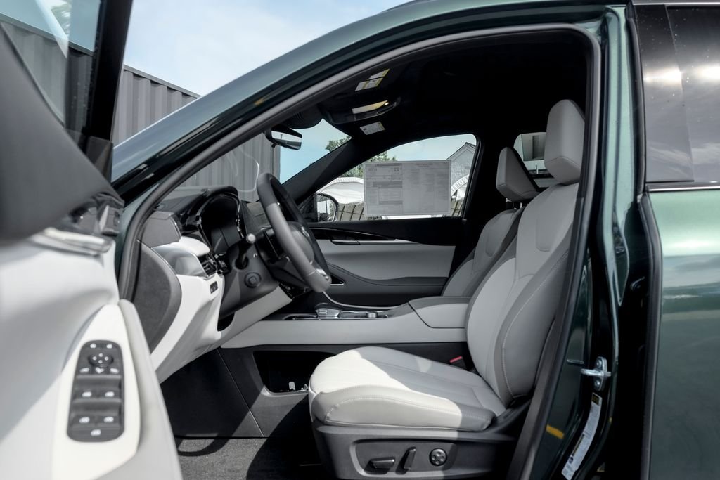 New 2027 DEEP EMERALD INFINITI Sport AWD image 11