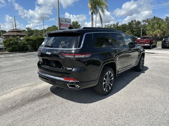 New 2025 Diamond Black Crystal Pearl-Coat Exterior Paint Jeep Overland image 4
