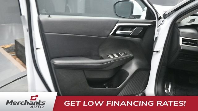 Used 2024 White Mitsubishi SE image 10