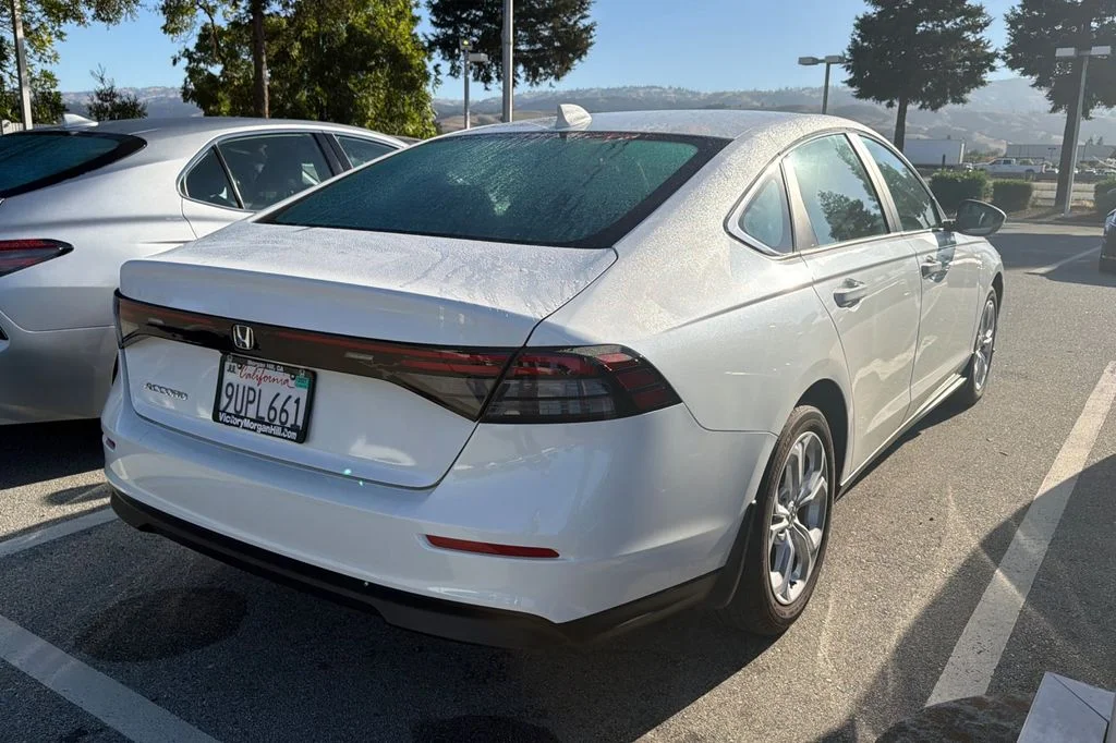 Used 2025 Platinum White Pearl Honda LX image 5
