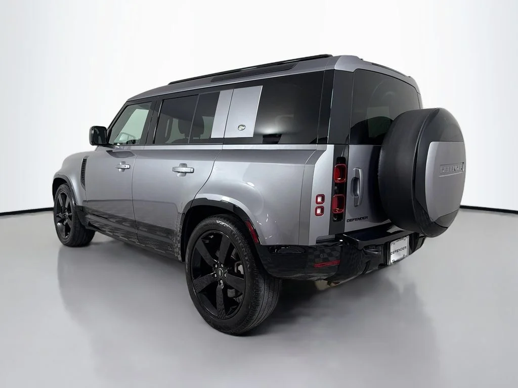 Certified Used 2024 Eiger Gray Metallic Land Rover X-Dynamic SE image 7
