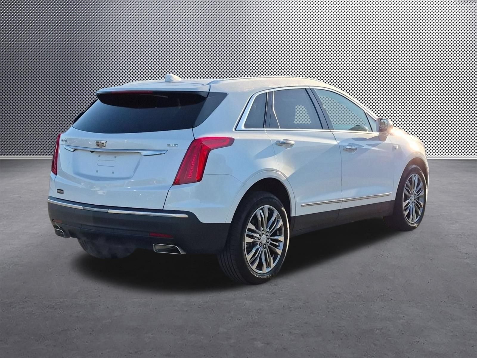 Used 2019 CRYSTAL WHITE TRICOAT Cadillac Premium Luxury FWD image 5