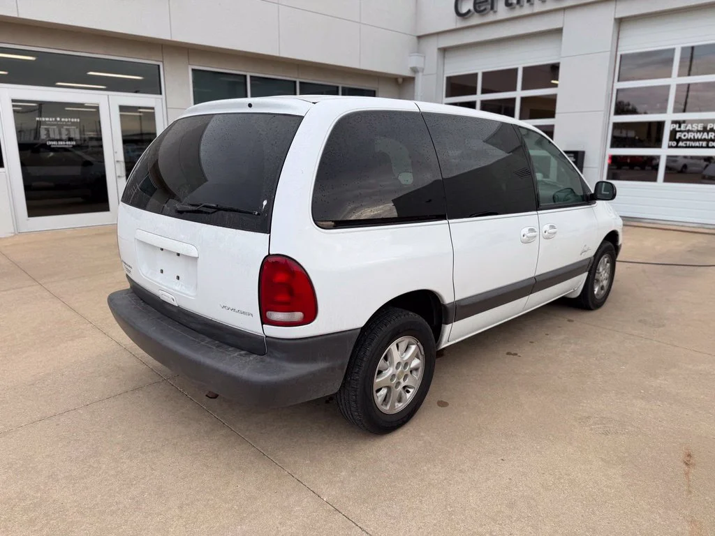 Used 1996  Plymouth SE image 3