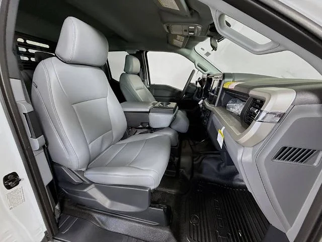 New 2025 Oxford White Ford F-450® XL image 58