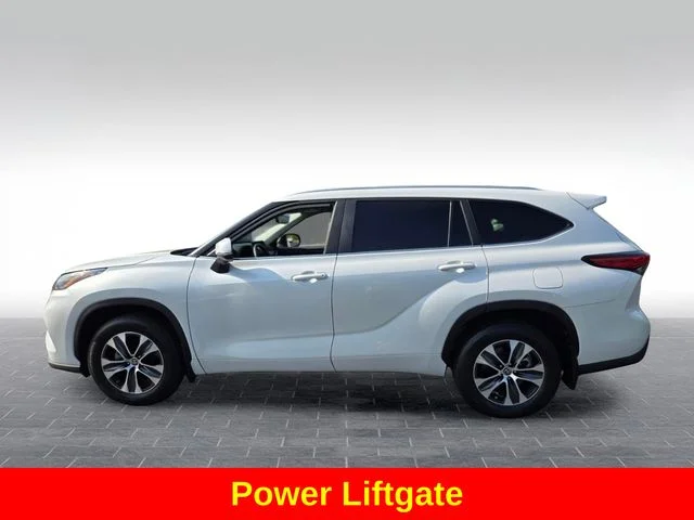 Used 2023 Beige Toyota XLE image 5