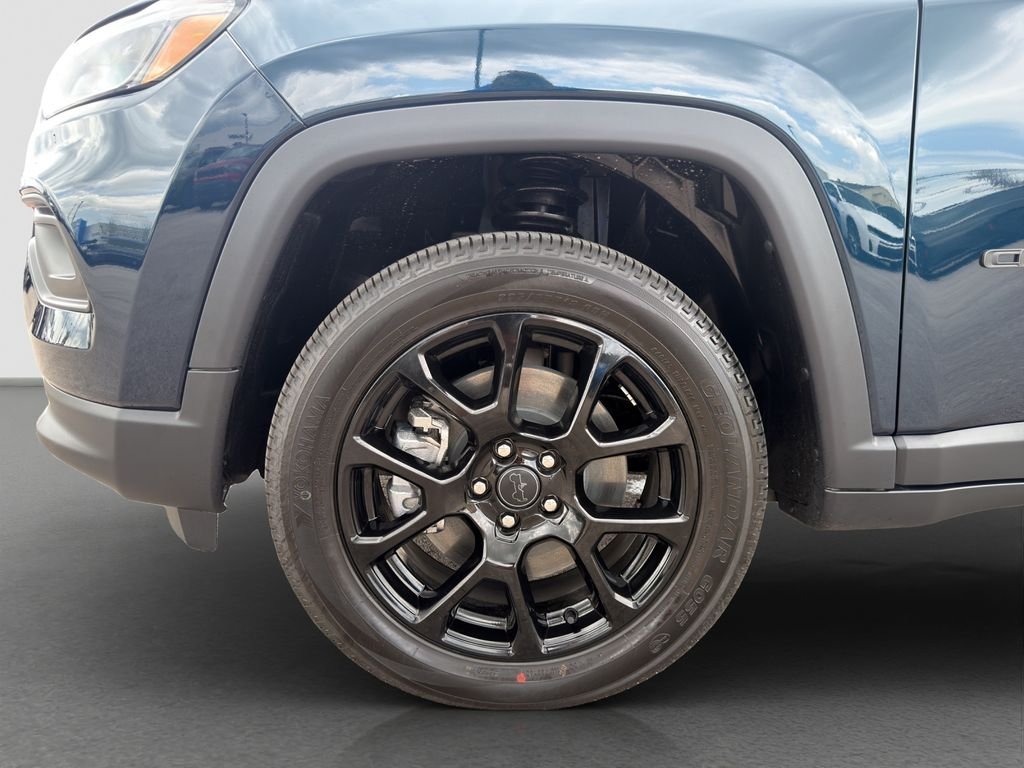 New 2026 Fathom Blue Pearl-Coat Exterior Paint Jeep Latitude image 20
