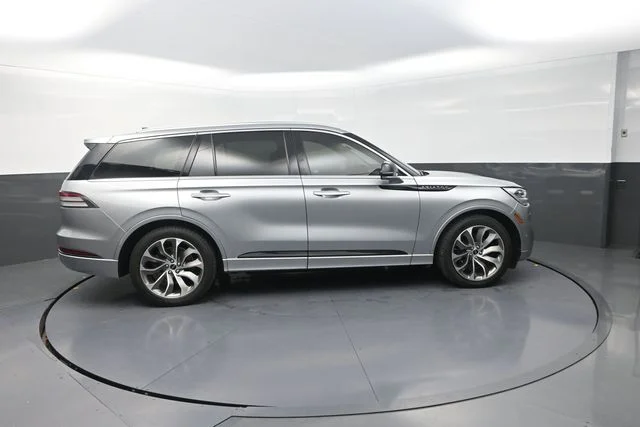 Used 2022 Silver Lincoln Grand Touring image 27