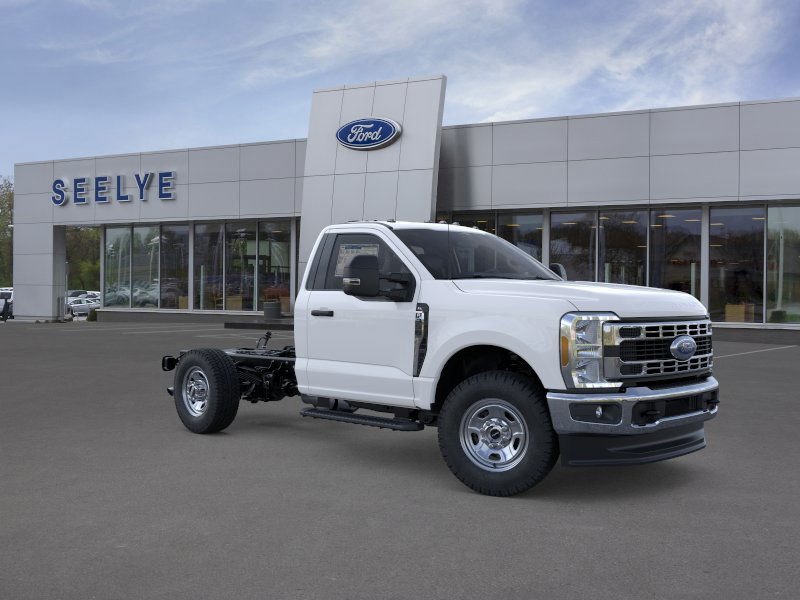 2025 Ford F-350 Super Duty Chassis Cab XLT - Photo 7