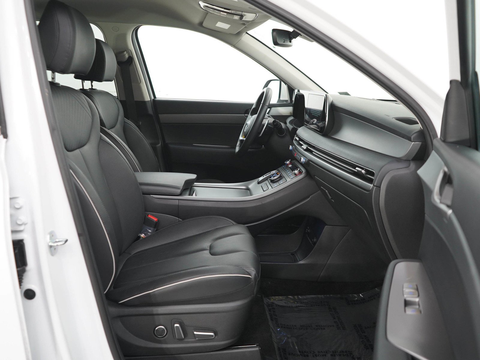 Used 2025 Hyper White Hyundai SEL AWD image 11