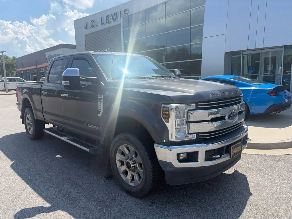 Used 2018 Magnetic Ford Lariat image 3