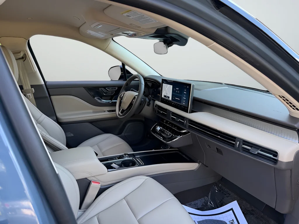 Used 2023 Blue Lincoln Standard image 31