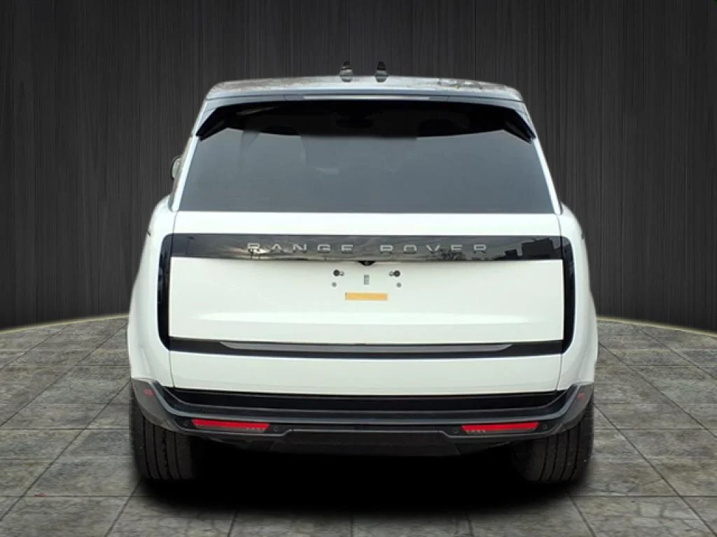 New 2025 Fuji White LAND ROVER SE image 3